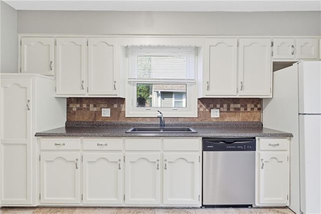 1128 NE Columbus Street, Lee's Summit, MO 64086