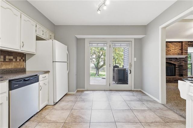1128 NE Columbus Street, Lee's Summit, MO 64086