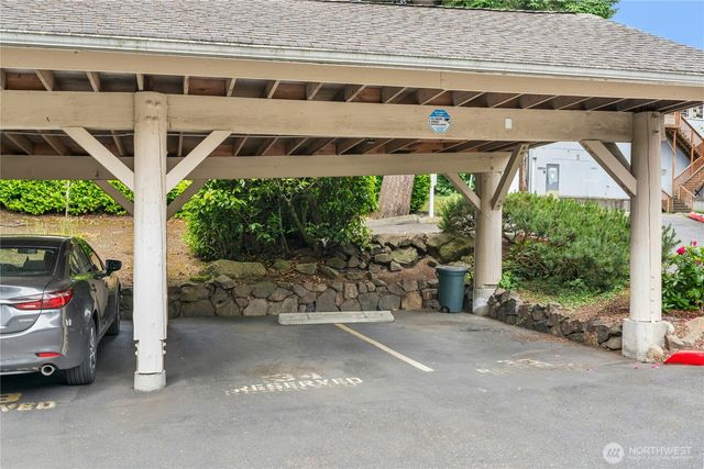 19528 Echo Lake Place N #B202, Shoreline, WA 98133