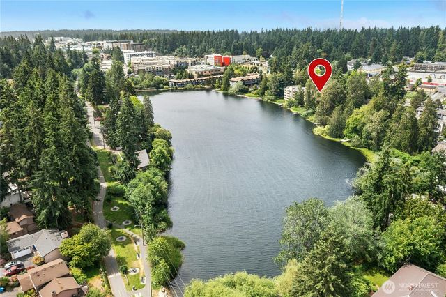 19528 Echo Lake Place N #B202, Shoreline, WA 98133