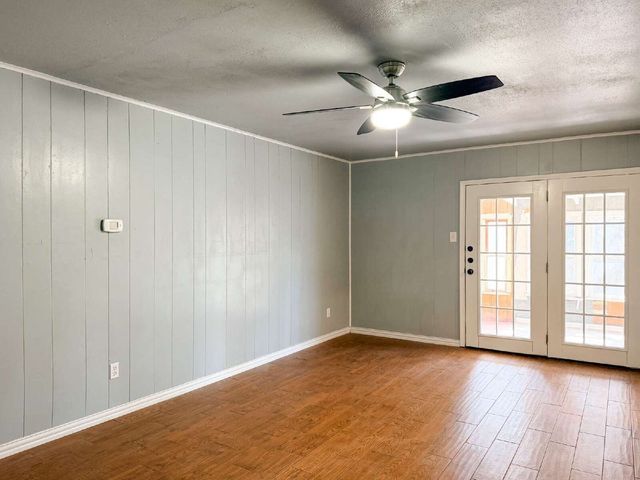 604 Mesquite Avenue, Crowley, TX 76036