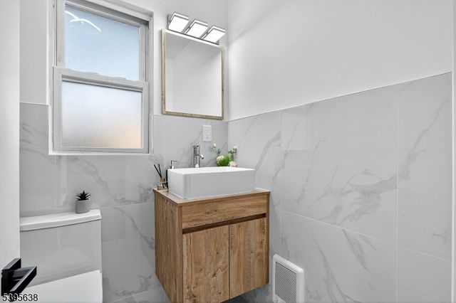 23 Chancellor Ave, Newark City, NJ 07112