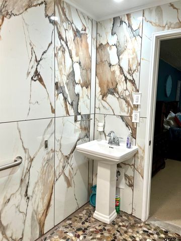 5081 ST HWY 135N, Jacksonville, TX 75766