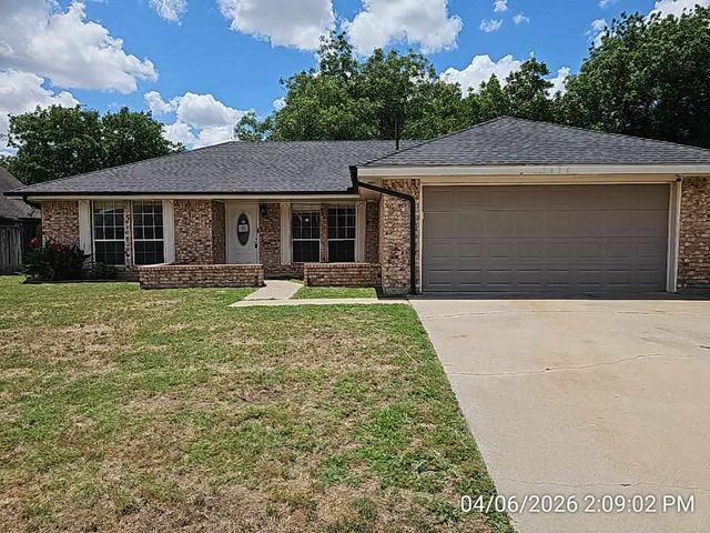 2414 NW Nottingham Rd, Lawton, OK 73505