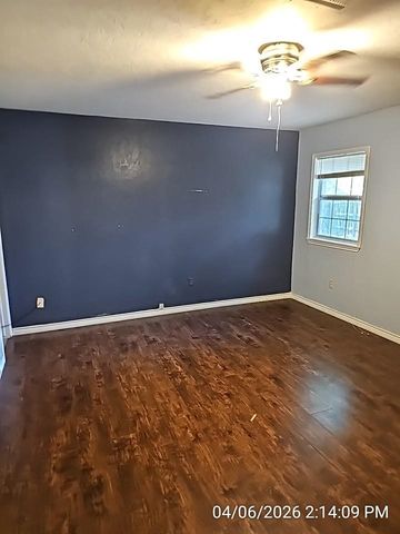 2414 NW Nottingham Rd, Lawton, OK 73505