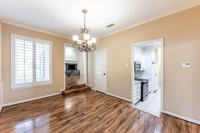 422 River Oaks Drive, Huntsville, TX 77340