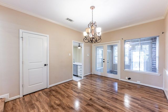 422 River Oaks Drive, Huntsville, TX 77340