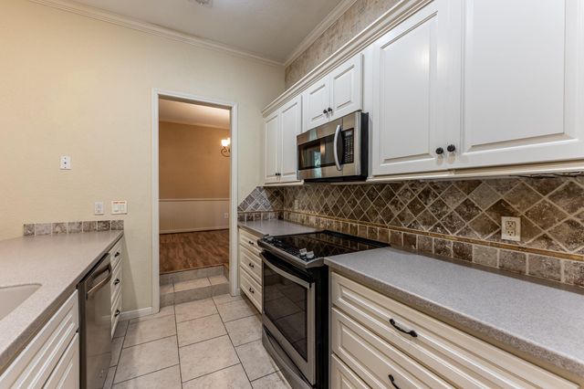 422 River Oaks Drive, Huntsville, TX 77340