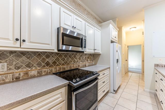 422 River Oaks Drive, Huntsville, TX 77340