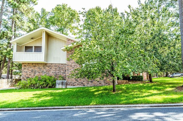 422 River Oaks Drive, Huntsville, TX 77340