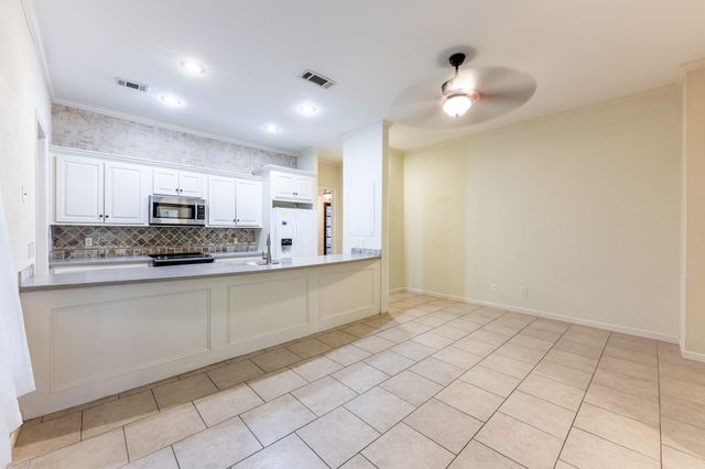 422 River Oaks Drive, Huntsville, TX 77340