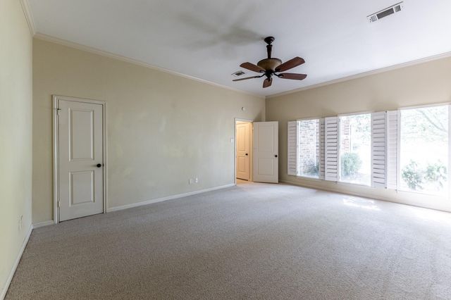 422 River Oaks Drive, Huntsville, TX 77340