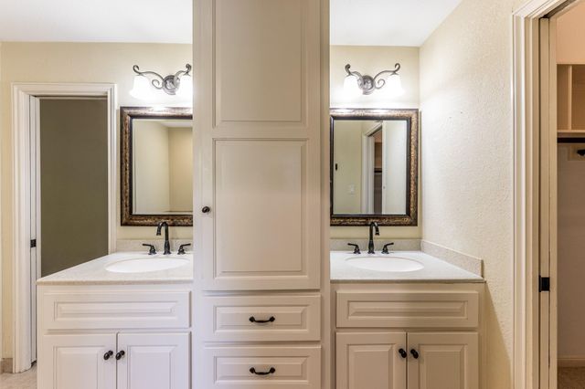 422 River Oaks Drive, Huntsville, TX 77340