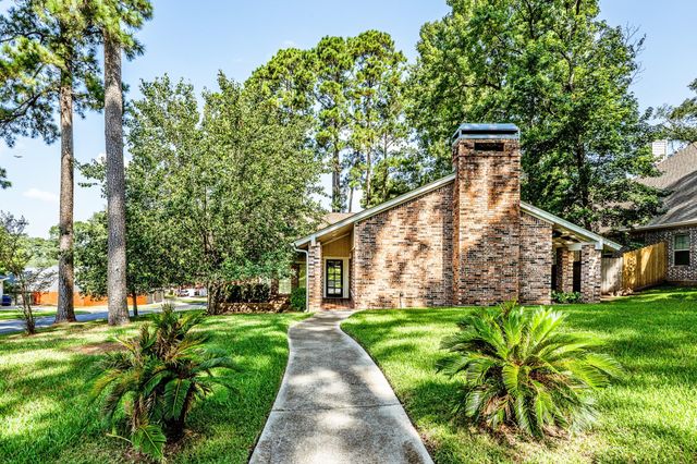 422 River Oaks Drive, Huntsville, TX 77340