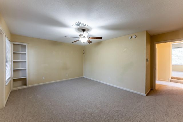 422 River Oaks Drive, Huntsville, TX 77340