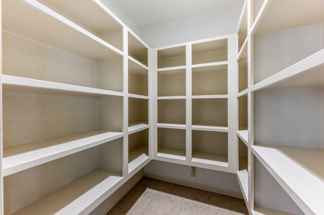 422 River Oaks Drive, Huntsville, TX 77340