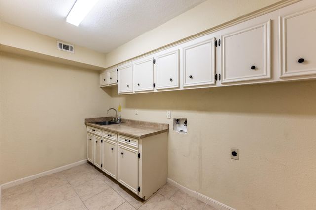 422 River Oaks Drive, Huntsville, TX 77340