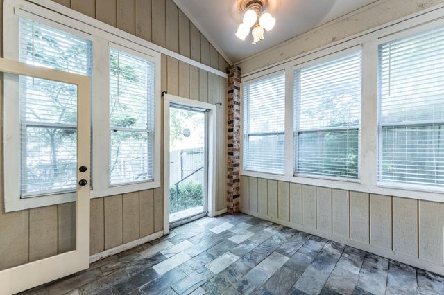 422 River Oaks Drive, Huntsville, TX 77340