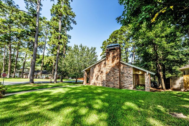 422 River Oaks Drive, Huntsville, TX 77340