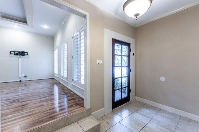 422 River Oaks Drive, Huntsville, TX 77340