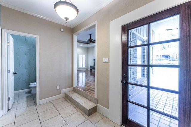 422 River Oaks Drive, Huntsville, TX 77340