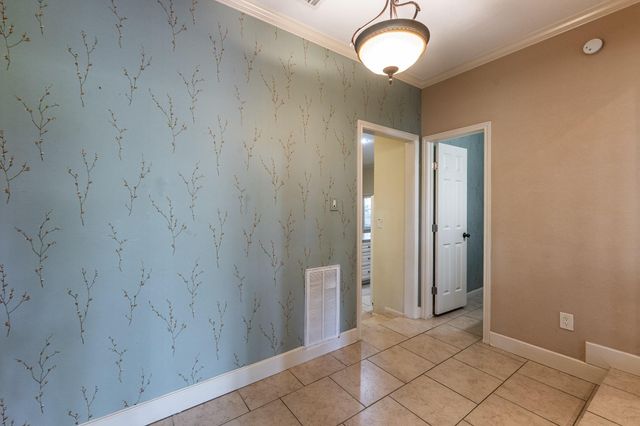 422 River Oaks Drive, Huntsville, TX 77340