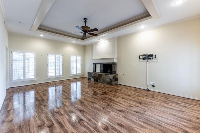 422 River Oaks Drive, Huntsville, TX 77340