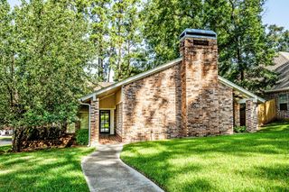 422 River Oaks Drive, Huntsville, TX 77340