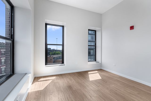 805 N Milwaukee Avenue 4S, Chicago, IL 60642