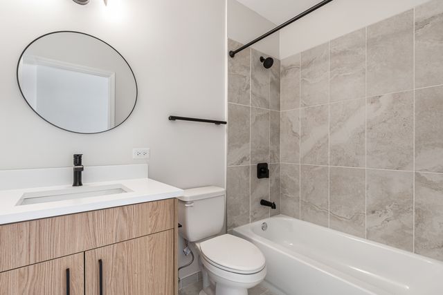 805 N Milwaukee Avenue 4S, Chicago, IL 60642