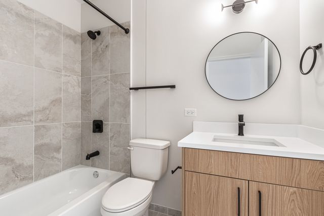 805 N Milwaukee Avenue 4S, Chicago, IL 60642