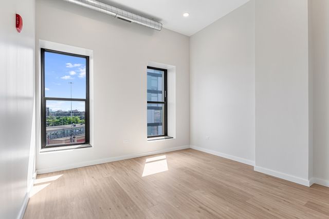 805 N Milwaukee Avenue 4S, Chicago, IL 60642