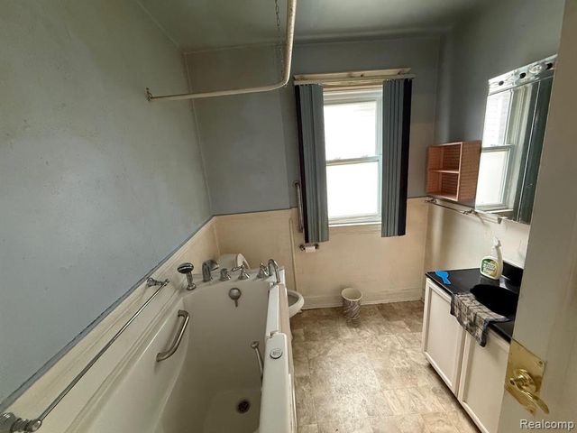 7743 E Canfield Street, Detroit, MI 48214