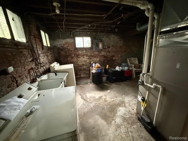 7743 E Canfield Street, Detroit, MI 48214