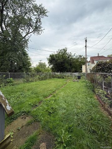 7743 E Canfield Street, Detroit, MI 48214