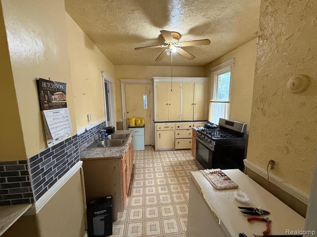 7743 E Canfield Street, Detroit, MI 48214