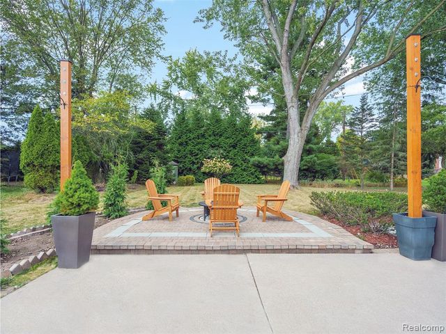 19938 S Waltham Road, Beverly Hills, MI 48025