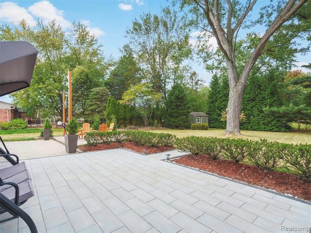 19938 S Waltham Road, Beverly Hills, MI 48025