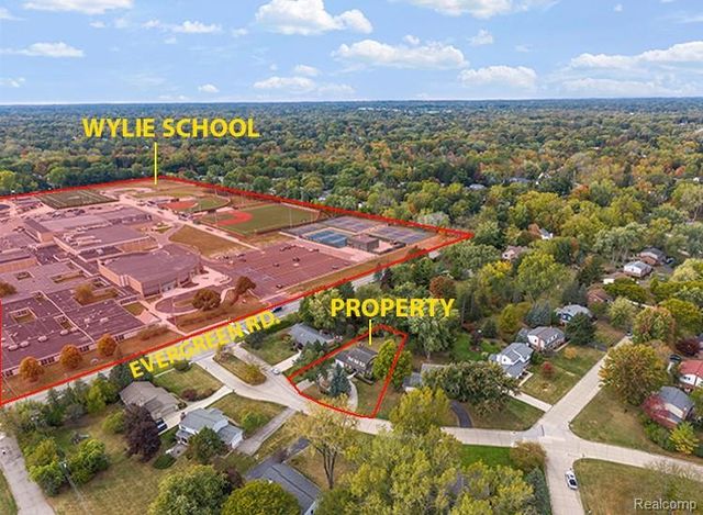 19938 S Waltham Road, Beverly Hills, MI 48025