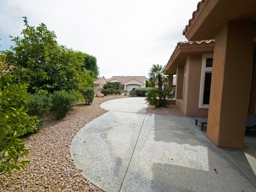 Image 13 of property listing at 37616 Eveningside Road, Palm Desert, CA 92211
