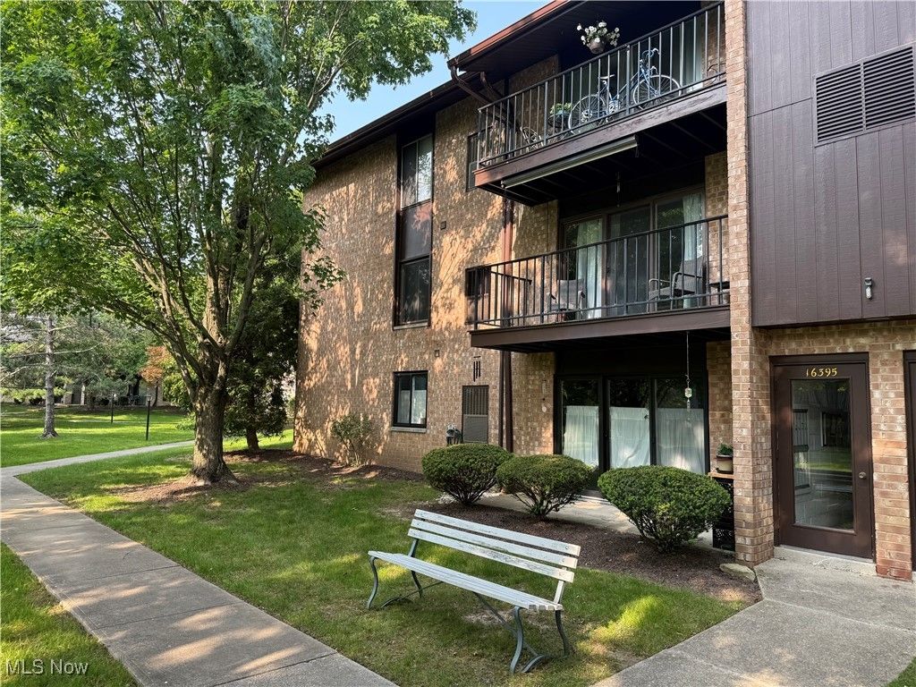16395 Heather Lane 203, Middleburg Heights, OH 44130