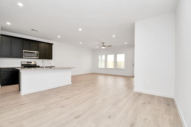 5143 Sunset Oaks Drive, Fresno, TX 77545