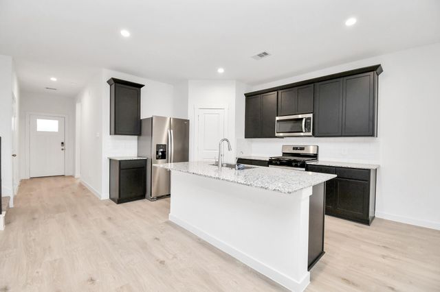 5143 Sunset Oaks Drive, Fresno, TX 77545