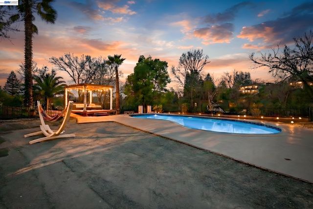 209 Gerry Ct, Walnut Creek, CA 94596