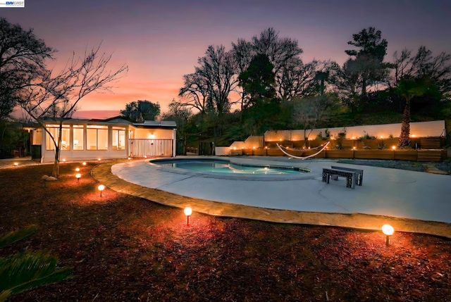 209 Gerry Ct, Walnut Creek, CA 94596