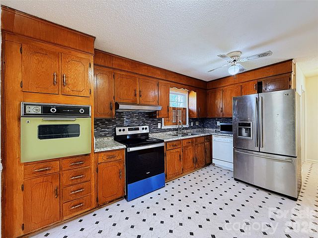 6625 Old Post Road, Charlotte, NC 28212