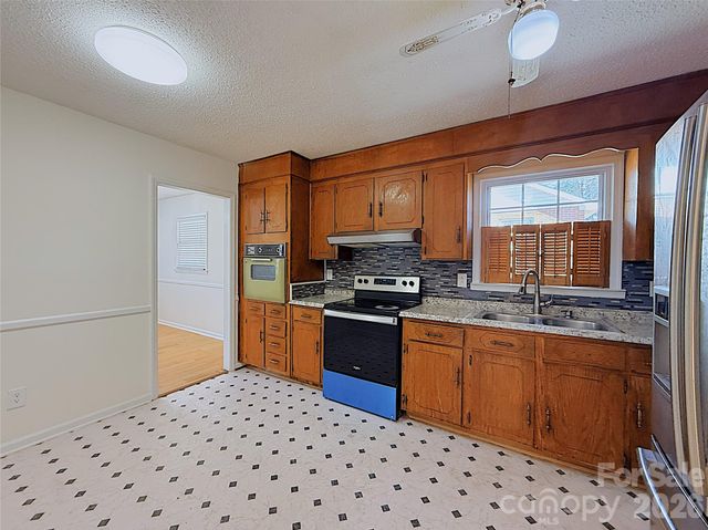 6625 Old Post Road, Charlotte, NC 28212