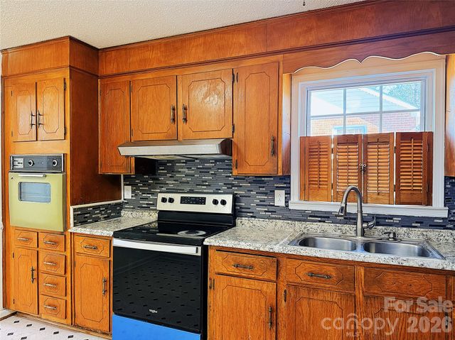 6625 Old Post Road, Charlotte, NC 28212