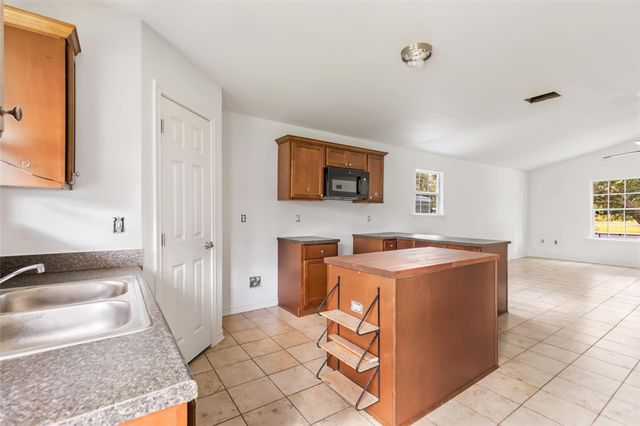 7770 Fm 834 E, Hull, TX 77564