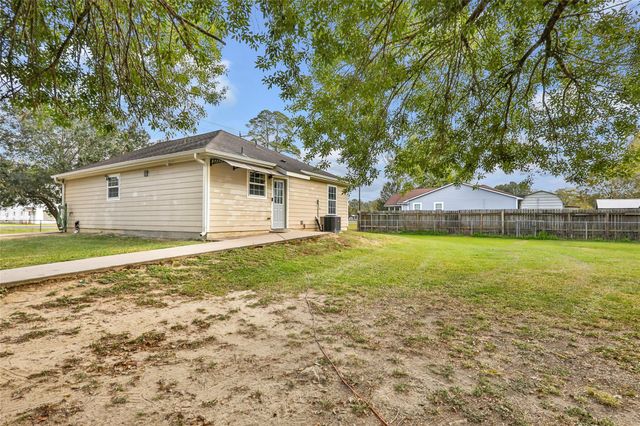 7770 Fm 834 E, Hull, TX 77564